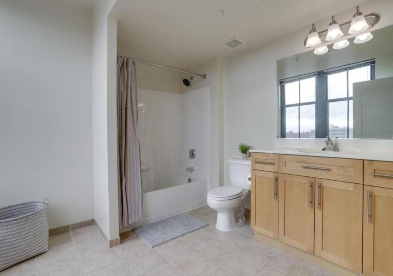 Splendid 2 Bedroom Condo At Pentagon City 阿林顿 外观 照片